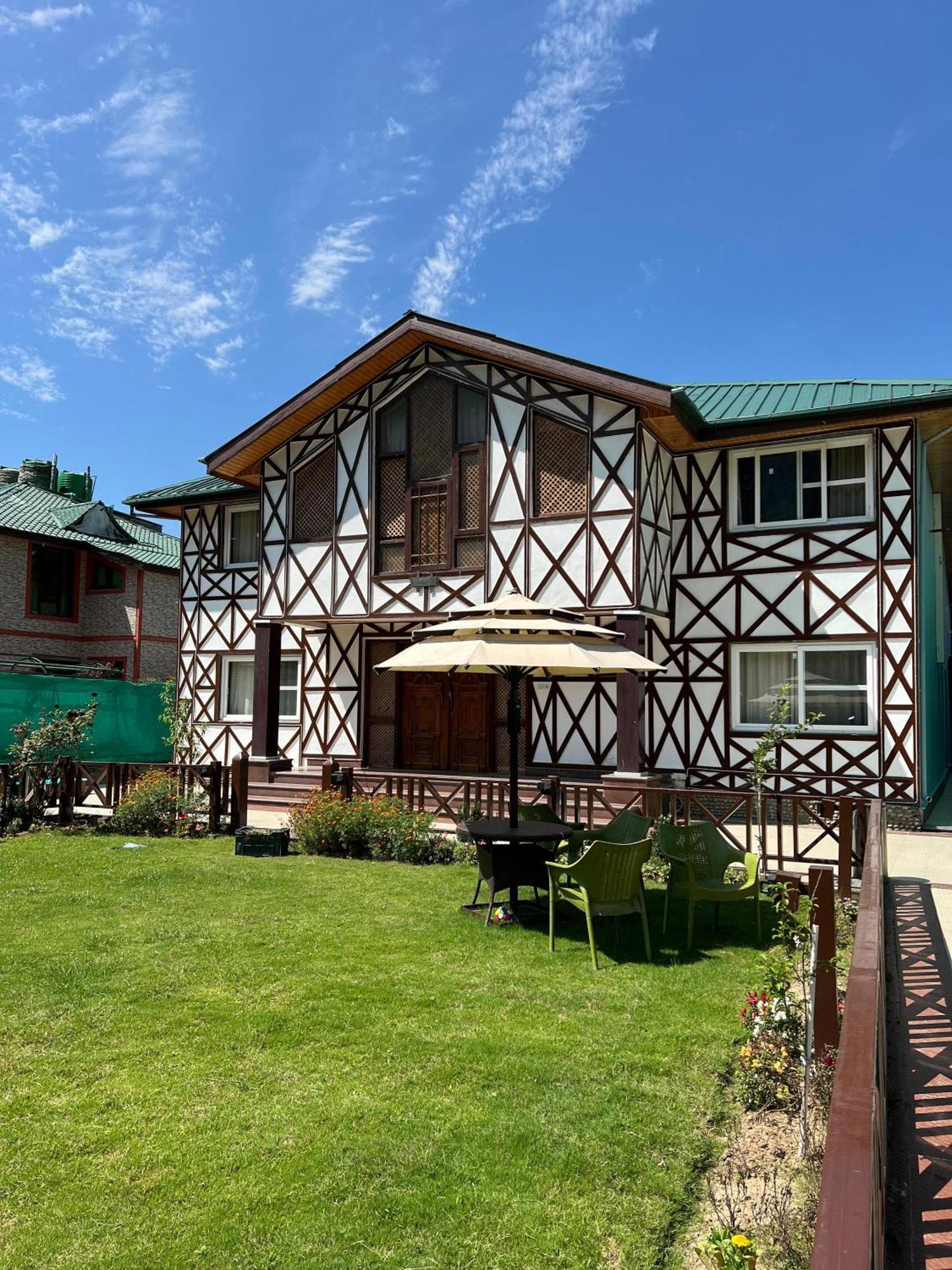 Wildflower Villa Pahalgām Esterno foto